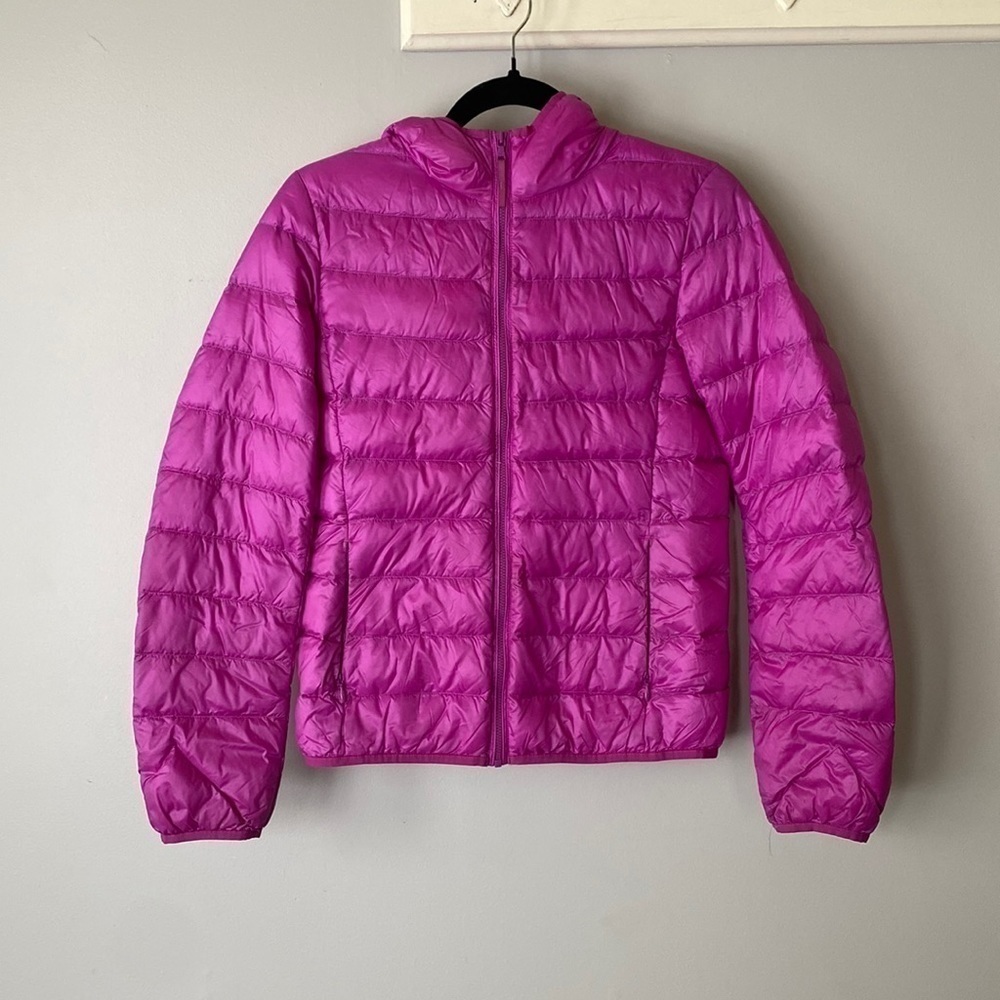 Uniqlo purple lightweight down filled puffer hooded jacket women's size XS